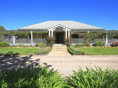 Sarnia - Period Home In Garden Oasis With Pool - Tourism Gold Coast 0