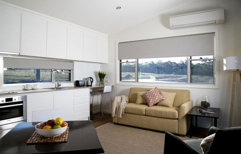 Savannah Cabins, Taronga Western Plains Zoo - Tourism Gold Coast 0