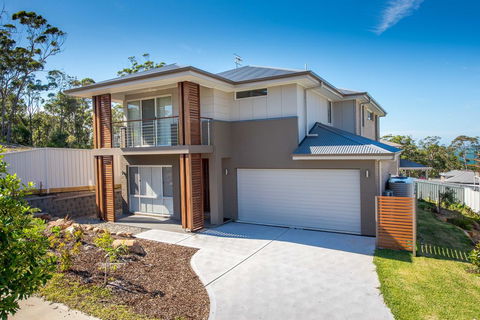 Sea Breeze - Tourism Gold Coast 0