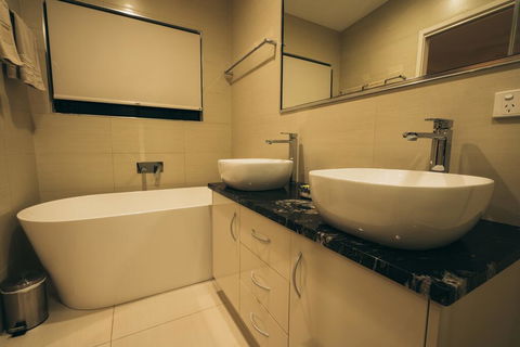 Sea La Vie ON SEAVIEW NETFLIX POOL WIFI - Tourism Gold Coast 2