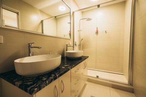 Sea La Vie ON SEAVIEW NETFLIX POOL WIFI - Tourism Gold Coast 3