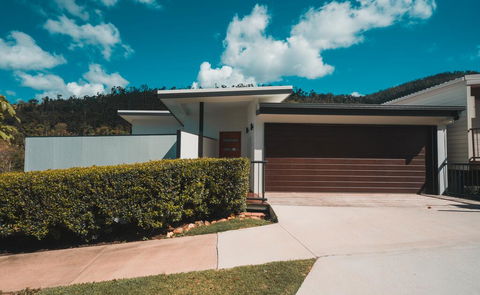 Sea La Vie ON SEAVIEW NETFLIX POOL WIFI - Tourism Gold Coast 0