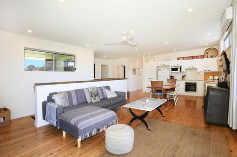 Sea Mist - Pet Friendly - Direct Access To Beach - Tourism Gold Coast 1