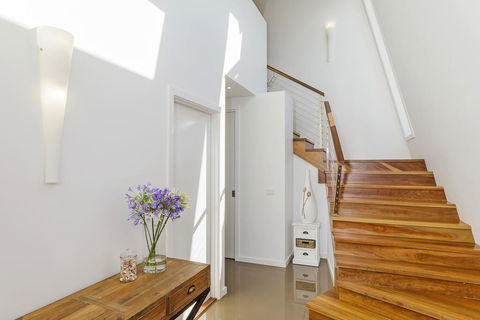 Sea View: Luxury Beachfront - Tourism Gold Coast 1