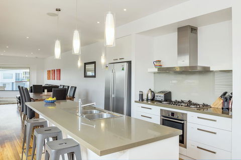 Sea View: Luxury Beachfront - Tourism Gold Coast 2