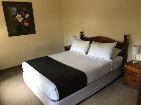 Seacombe House Motor Inn Port Fairy - Tourism Gold Coast 1
