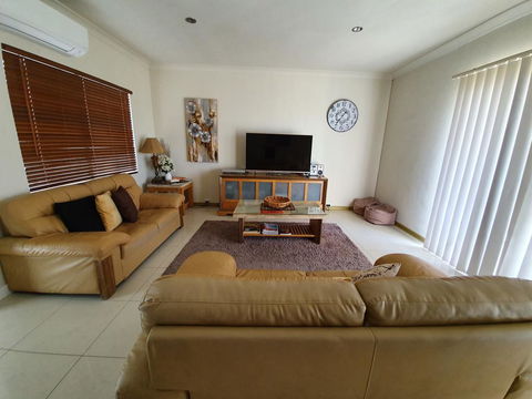 Seafront Unit 25 - Tourism Gold Coast 0
