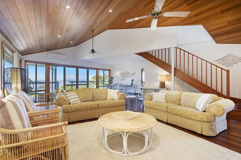 Seascape @ 19 Pindari - Privacy, Space, Views - Tourism Gold Coast 3