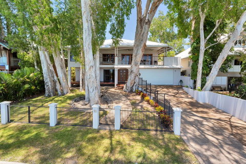 Seascape Luxury Beachfront House - Tourism Gold Coast 1