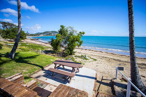 Seaspray Waterfront Holiday Units - Tourism Gold Coast 2