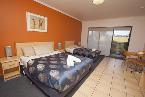 Seaview Motel & Apartments - Tourism Gold Coast 3