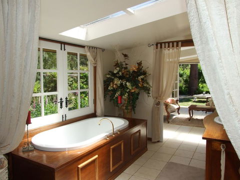 Shakespeare's Wilderness Chalet - Tourism Gold Coast 0