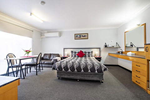 Shearing Shed Motor Inn - Tourism Gold Coast 3