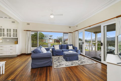 Shellseekers, 4 Hodgson Street - Tourism Gold Coast 2