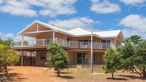 Shorelands - Tourism Gold Coast 0
