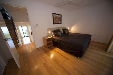 Shorelines 2 - Tourism Gold Coast 0