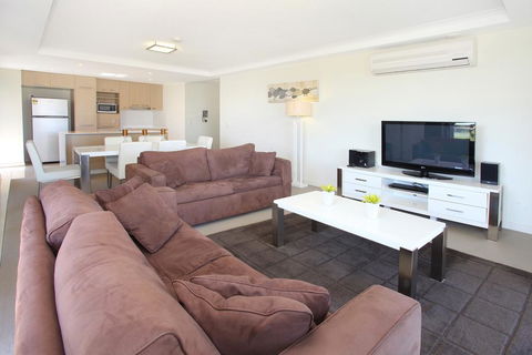Signature Waterfront Apartments - Gold Coast 1