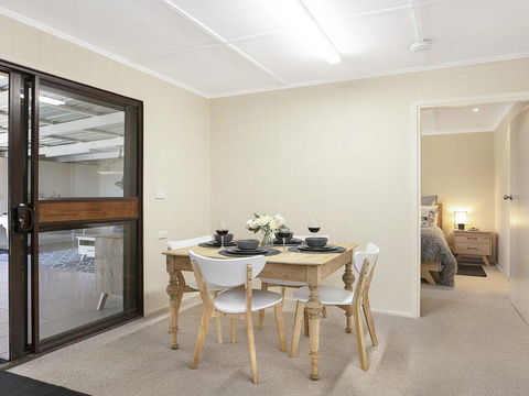 Silky Oak Cottage - Cosy With Country Views - Tourism Gold Coast 3