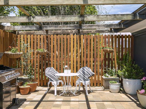 Silky Oak Cottage - Cosy With Country Views - Tourism Gold Coast 1