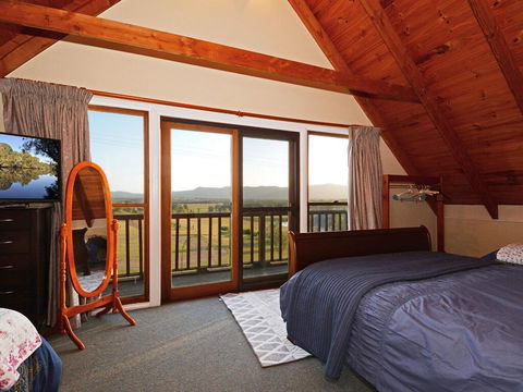 Silver Springs (4br) Cottage, With Wifi, Views, Olives And Space . Fireplace, Views, Olives And Space - Tourism Gold Coast 2