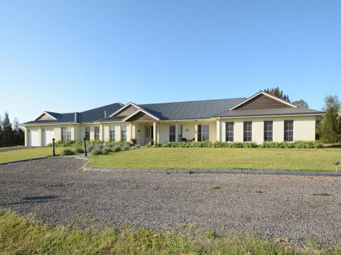 Silver Springs 6br Luxury Homestead With Wifi, Pool. Fireplace, Views, Olives And Space - Tourism Gold Coast 2