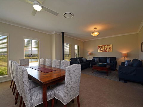 Silver Springs Estate 4br House + 6br House With Wifi, Pool. Fireplace, Views, Olives And Space - Tourism Gold Coast 3