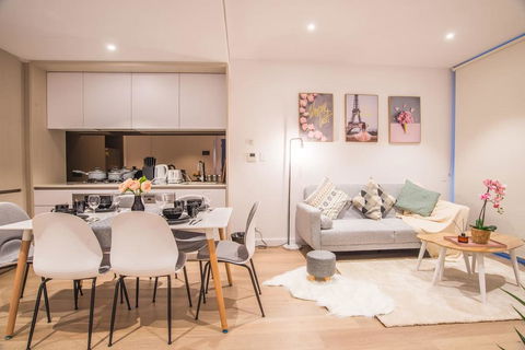 Simple & Cozy APT @Haymarket CBD (balcony Views) - Tourism Gold Coast 1