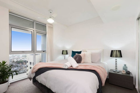 SK1 - Spotless 2BR SkyHome Long Stays Welcome - Tourism Gold Coast 2