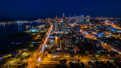 Sky Broadwater Apartments - Tourism Gold Coast 3