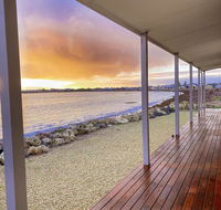 Smart Beach House  Pelican Point - Tourism Gold Coast