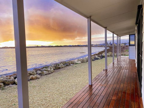 Smart Beach House @ Pelican Point - Gold Coast 0