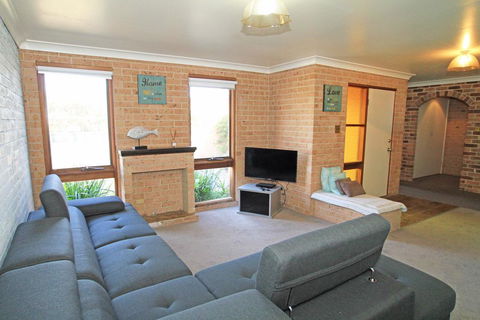 Snapper Lodge Waterfront - Tourism Gold Coast 3