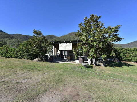 Somerville Wines Farmstay In Broke, Super Cute House On Working Farm. Walk For Miles. - Tourism Gold Coast 1