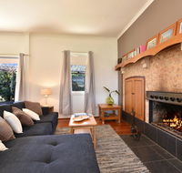 Somerville Wines Farmstay in Broke super cute house on working farm. Walk for miles. - Tourism Gold Coast