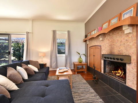 Somerville Wines Farmstay In Broke, Super Cute House On Working Farm. Walk For Miles. - Tourism Gold Coast 0