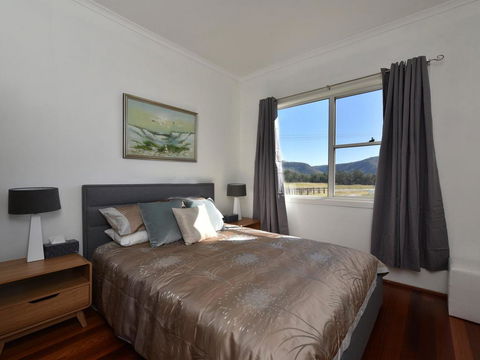 Somerville Wines Farmstay In Broke, Super Cute House On Working Farm. Walk For Miles. - Tourism Gold Coast 3