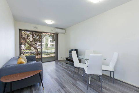 South Perth Perfect Location Free WIFI & Parking - Tourism Gold Coast 0