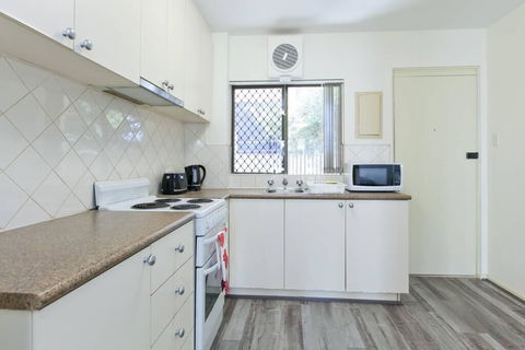 South Perth Perfect Location Free WIFI & Parking - Tourism Gold Coast 2