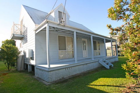 South Sussex's Blue Cottage - Tourism Gold Coast 1