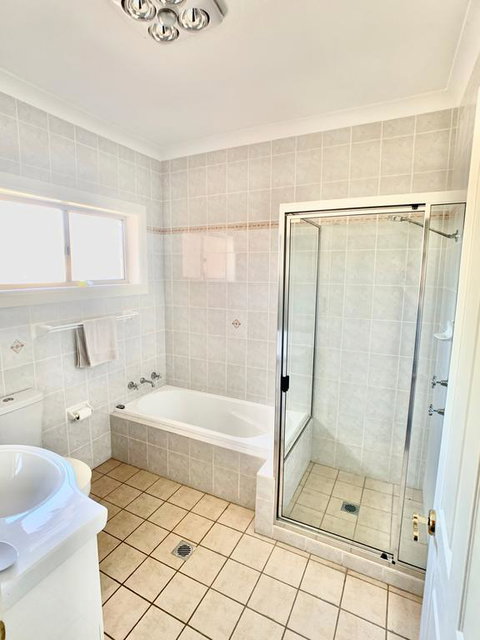 Spacious 2 Bed, 2 Bath Villa - Central Location - Quiet - Tourism Gold Coast 3