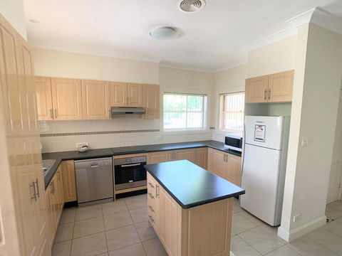 Spacious 2 Bed, 2 Bath Villa - Central Location - Quiet - Tourism Gold Coast 1