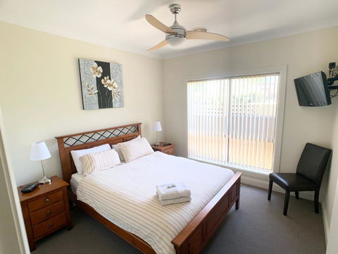 Spacious 2 Bed, 2 Bath Villa - Central Location - Quiet - Tourism Gold Coast 2