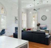 Spacious 2-bed 2-bath Home with Parking and Balcony - Tourism Gold Coast