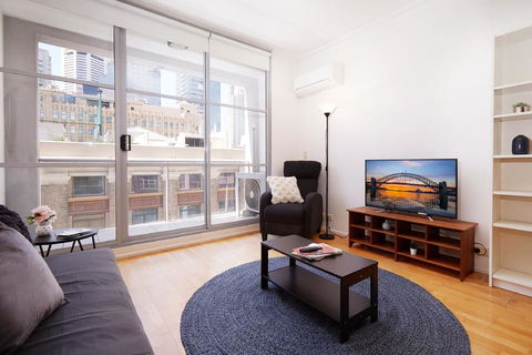 Spacious And Bright Studio In The Middle Of Town - Tourism Gold Coast 0