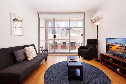 Spacious And Bright Studio In The Middle Of Town - Tourism Gold Coast 3