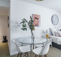 Spacious Apt V Stylish Furniture Pool GYM - Tourism Gold Coast