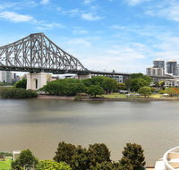 Spacious Executive 3 Bedroom - Brisbane CBD - Views - Pool - WIFI - Free parking - Tourism Gold Coast