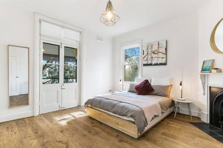 Spacious Harbour View 4bd Home In Sydney CBD - Tourism Gold Coast 3