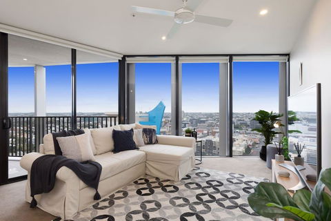 SPIRE - Fast Internet Monthly Stays W Carpark - Tourism Gold Coast 0