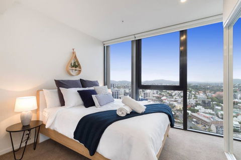 SPIRE - Fast Internet Monthly Stays W Carpark - Tourism Gold Coast 1